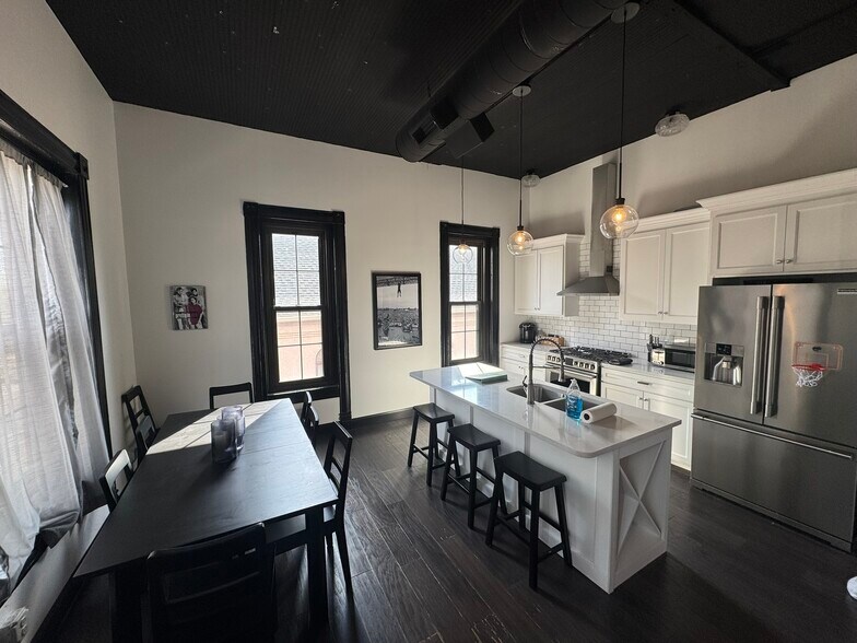 More Photos Of 154-190 N Merchant St, Decatur General Retail For Sale
