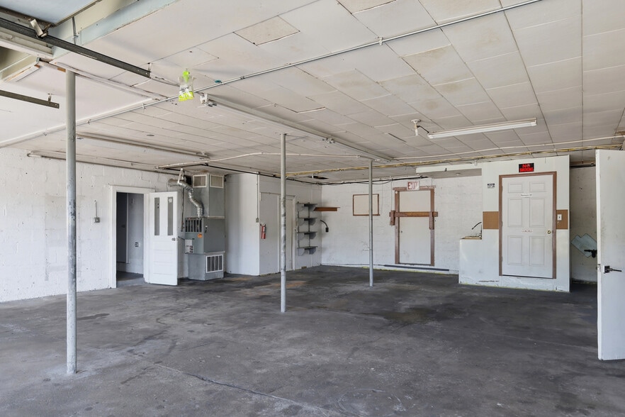More Photos Of 679 E Main Ave, Taylorsville Flex For Sale