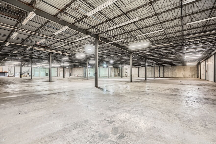 More Photos Of 2565 Kasota Ave, Saint Paul Distribution For Lease