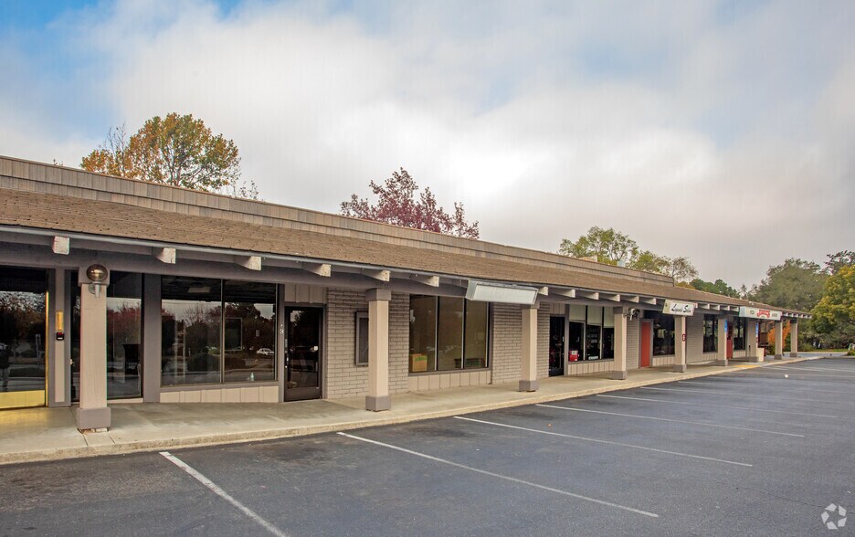 Primary Photo Of 12175 Saratoga Sunnyvale Rd, Saratoga Unknown For Lease