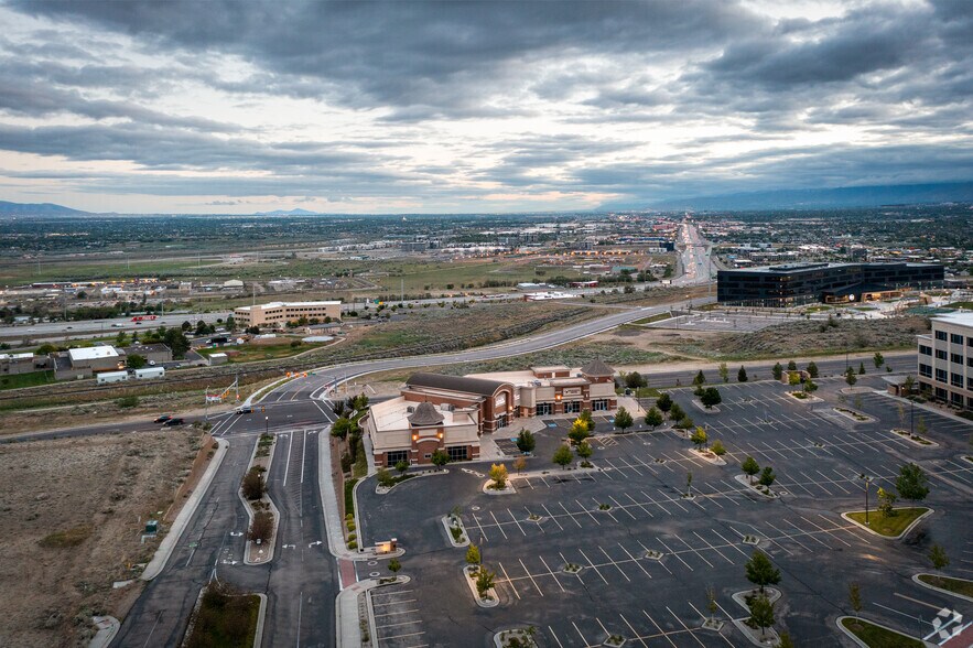 More Photos Of 10 W Scenic Pointe Dr, Draper Freestanding For Lease