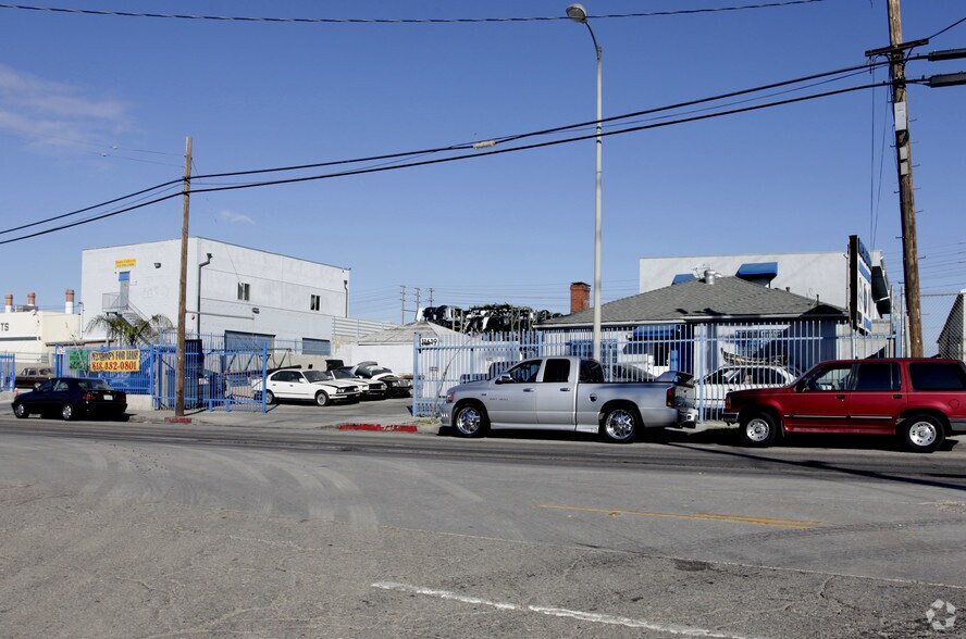 More Photos Of 11623 Sheldon St, Sun Valley Auto Salvage Facility For Lease