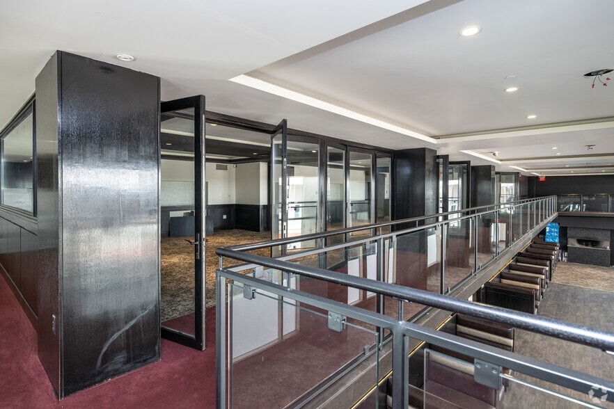 More Photos Of 700 Hennepin Ave, Minneapolis General Retail For Sale