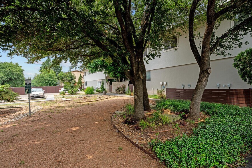 More Photos Of 8905 Tronewood Dr, Austin Apartments For Sale