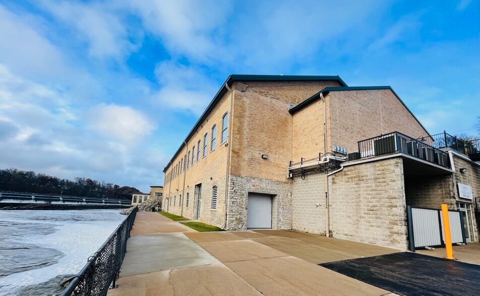 More Photos Of 425 W Water St, Appleton Office For Lease