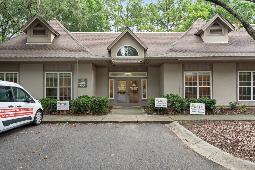 More Photos Of 20 Capital Dr, Hilton Head Island Showroom For Sale