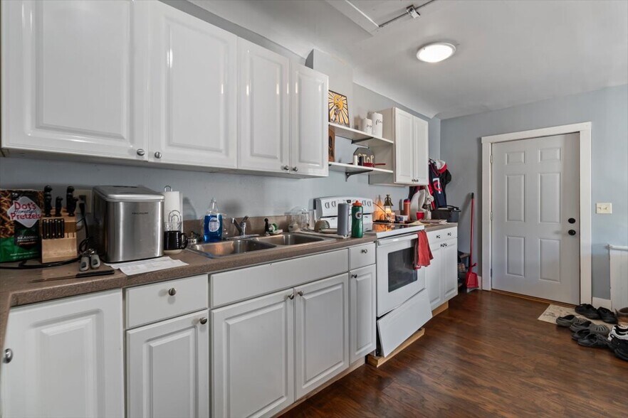More Photos Of 116 W Jessie St, Rushford Storefront Retail Residential For Sale