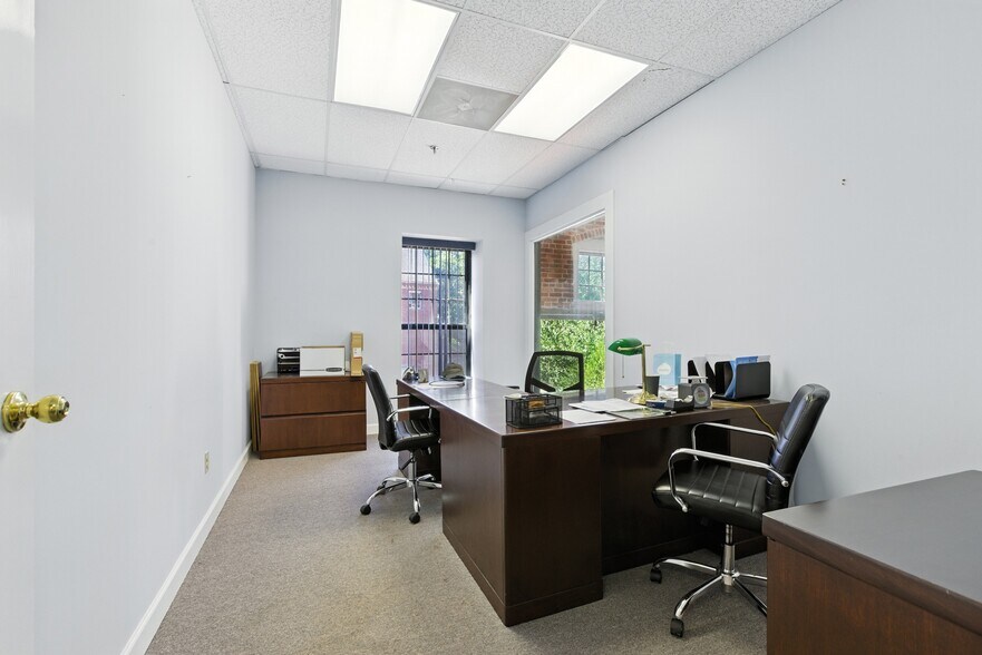More Photos Of 5-7 Market Sq, Amesbury Loft Creative Space For Lease