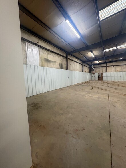 More Photos Of 410 S Eagle Ln, Oklahoma City Manufacturing For Lease