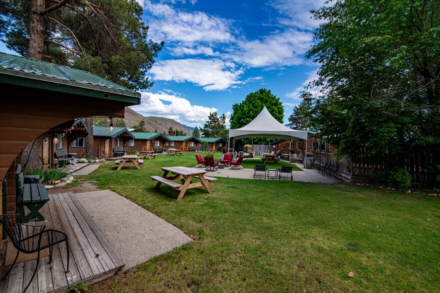 More Photos Of 808 N Cascades Hwy, Winthrop Hotel For Sale