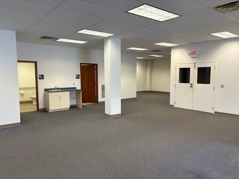 More Photos Of 2452 Truax Blvd, Eau Claire Warehouse For Lease