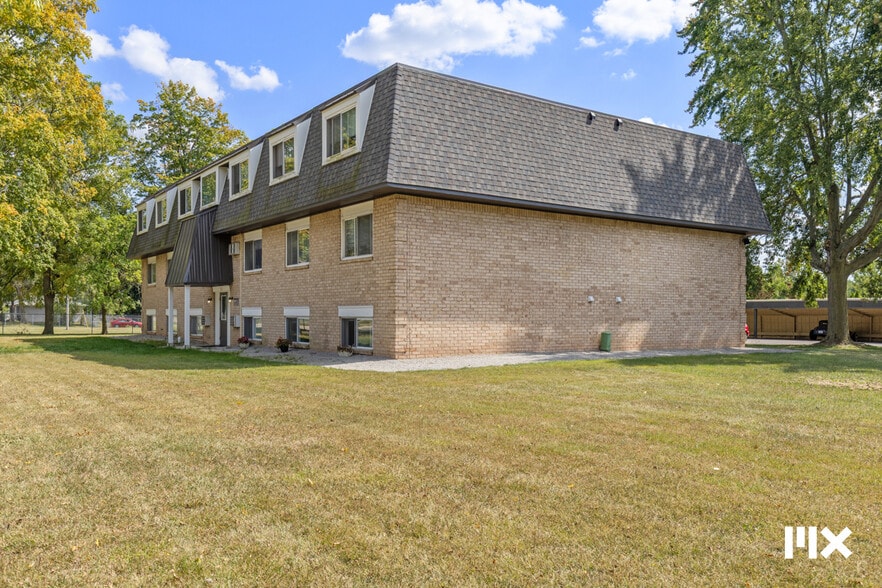 More Photos Of 757 W Shepherd St, Charlotte Apartments For Sale