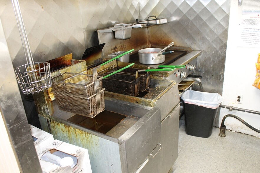 More Photos Of 408 E Comanche Ave, Shabbona General Retail For Sale