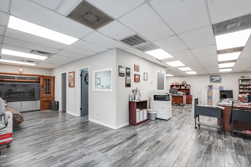 More Photos Of 17717 Highway 59 N, Humble Auto Repair For Sale