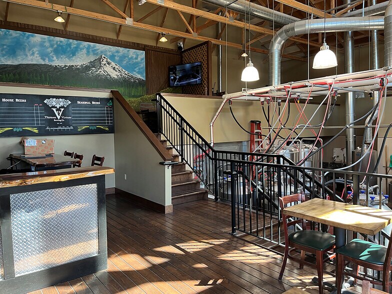 More Photos Of 6410 SE Milwaukie Ave, Portland Restaurant For Sale