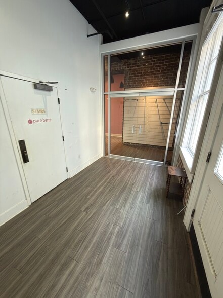 More Photos Of 10 Whitaker St, Savannah Storefront Retail Residential For Lease