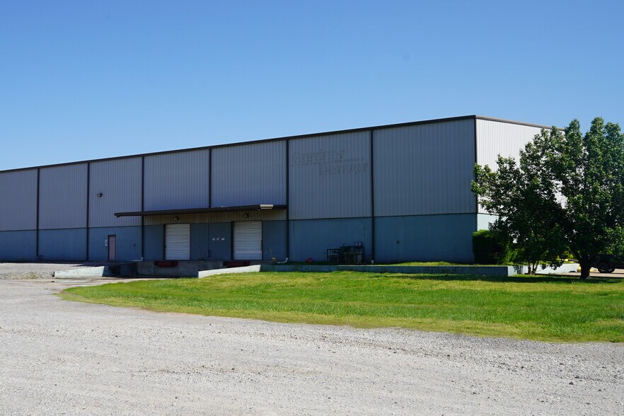 More Photos Of 6645 S 61st West Ave, Tulsa Warehouse For Lease