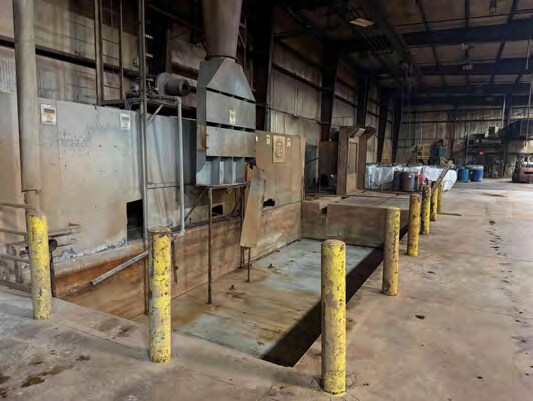 More Photos Of 330 N 16th Ave, Eldridge Warehouse For Sale