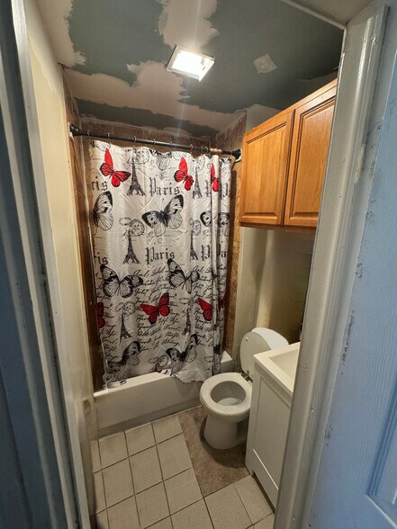 More Photos Of 902 West St, Union City Multifamily For Sale