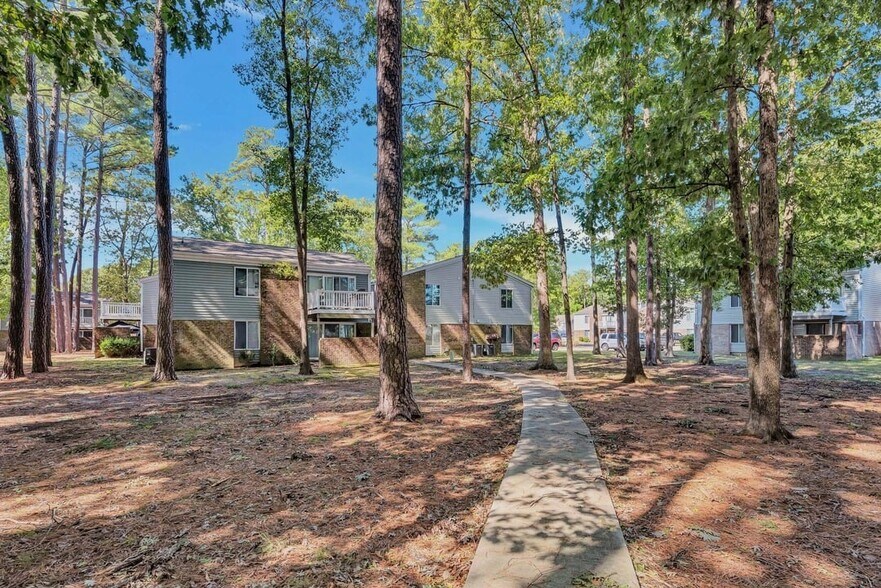 More Photos Of 104 Landmark Ct, Newport News Apartments For Sale