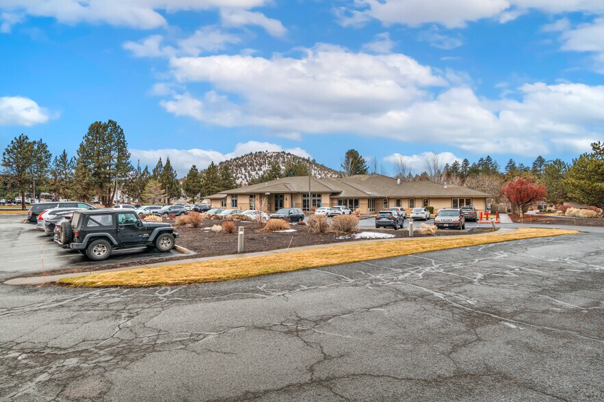 More Photos Of 2400 NE Neff Rd, Bend Medical For Lease