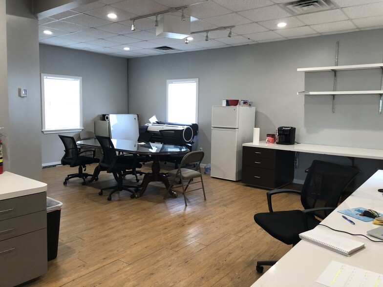 More Photos Of 602 S Loop 4, Buda Warehouse For Lease