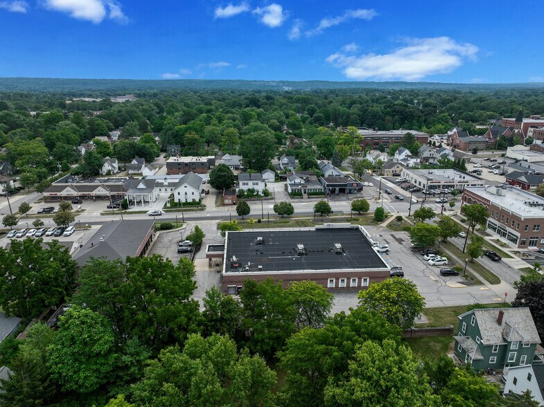 More Photos Of 207 N Court St, Medina Freestanding For Sale