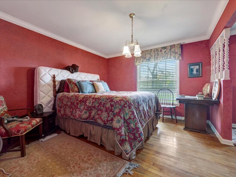 More Photos Of 9021 S US Highway 69, Huntington Flex For Sale