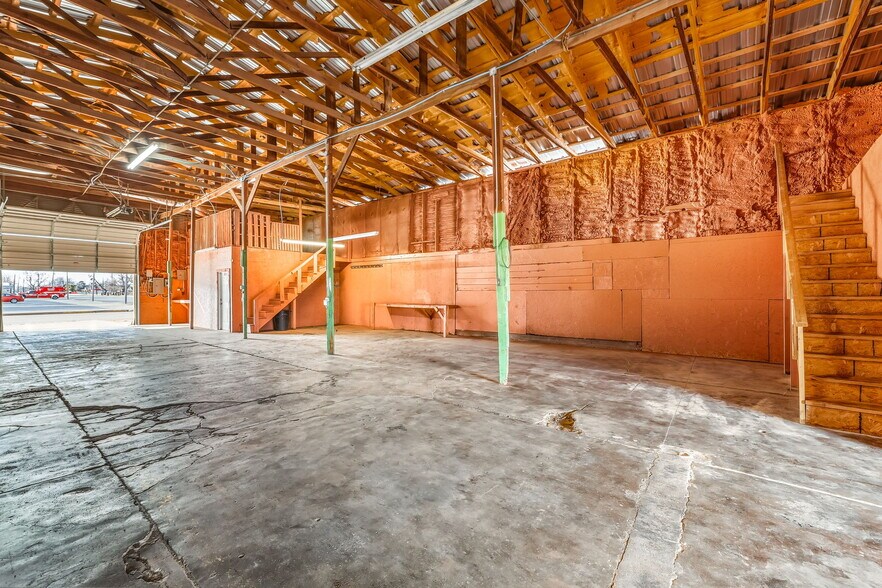 More Photos Of 26 W Washington Dr, San Angelo Warehouse For Sale