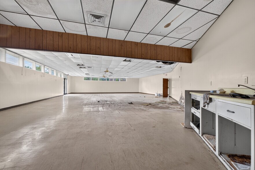 More Photos Of 13300 New Halls Ferry Rd, Florissant Medical For Sale