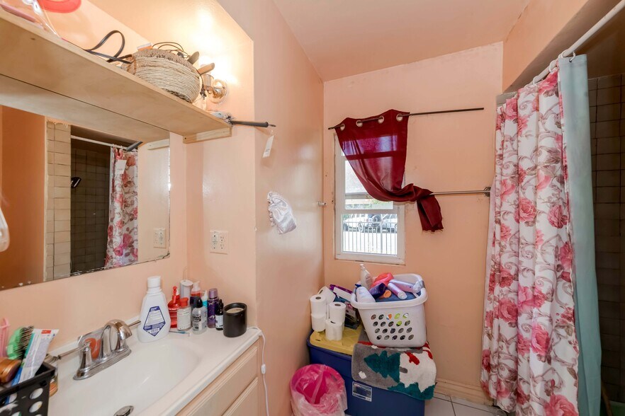 More Photos Of 310 E Wakefield Ave, Anaheim Apartments For Sale