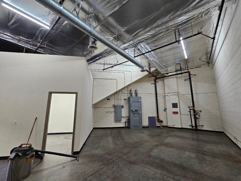 More Photos Of 2890 E Pico Blvd, Los Angeles Light Distribution For Lease