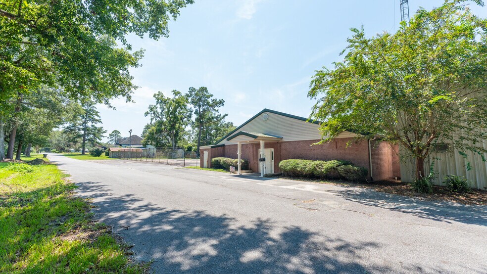 More Photos Of 510 N Walker St, Quitman Light Manufacturing For Lease