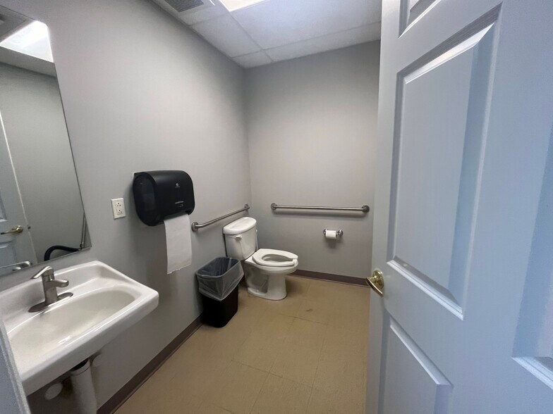 More Photos Of 40 Bey Lea Rd, Toms River Medical For Sale