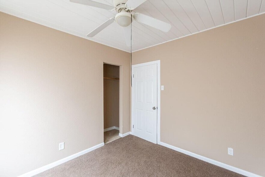 More Photos Of 2809 Market St, Baytown Office Residential For Lease