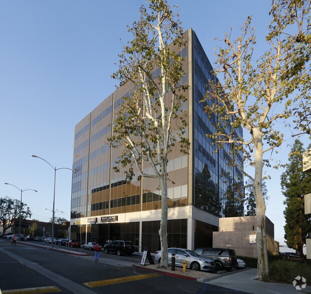 More Photos Of 18370 Burbank Blvd, Tarzana Medical For Lease