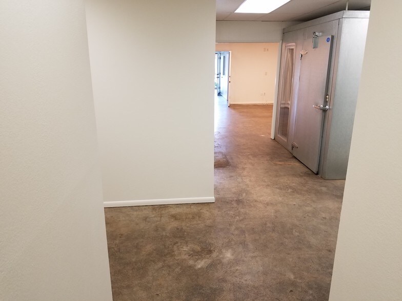 More Photos Of 1713 W Magnolia Blvd, Burbank Office For Lease