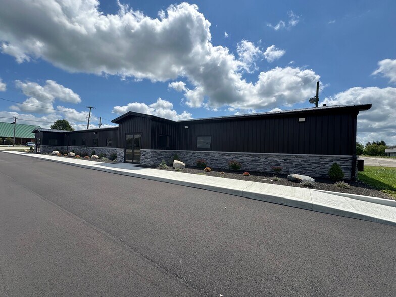 More Photos Of 14501 W Commerce Rd, Daleville Freestanding For Lease