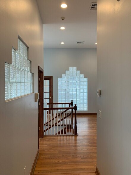 More Photos Of 5-7 Danbury Rd, Wilton Storefront Retail Office For Lease