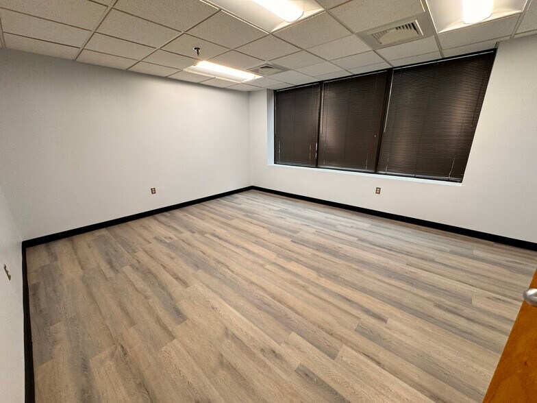 More Photos Of 8835 Columbia 100 Pky, Columbia Flex For Lease