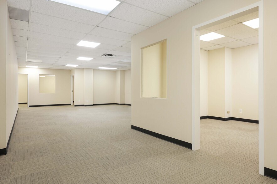 More Photos Of 36 W Main St, Freehold Medical For Lease