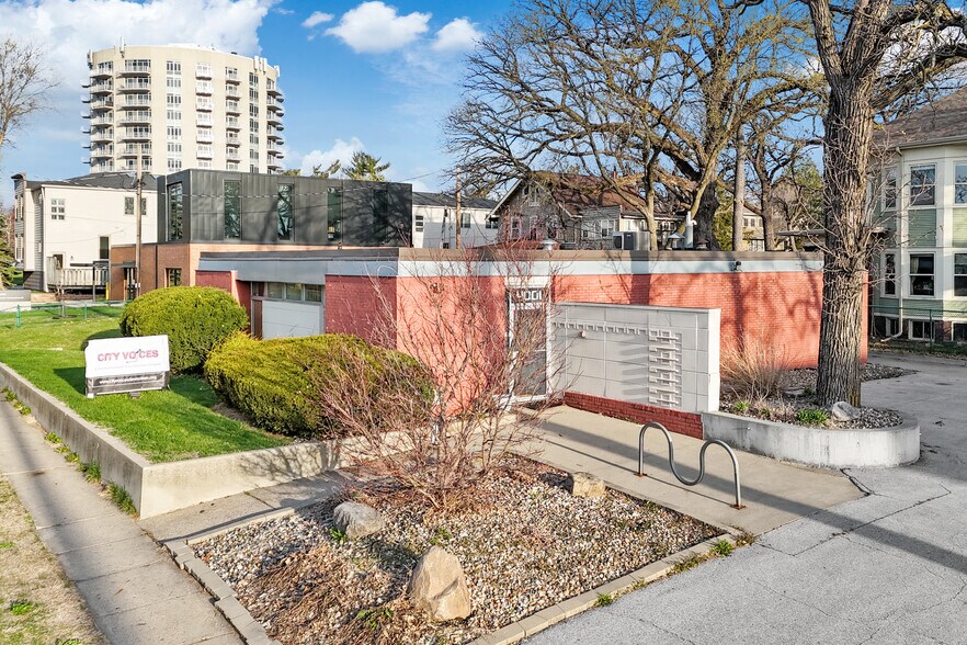 More Photos Of 4001 Ingersoll Ave, Des Moines Office For Sale