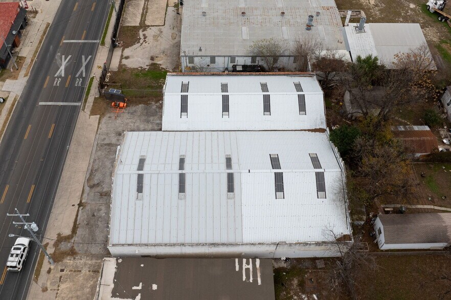 More Photos Of 2930 E Houston St, San Antonio Industrial For Sale