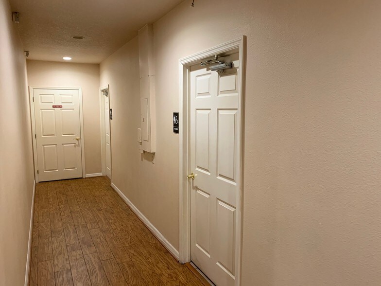 More Photos Of 2421 Tamiami Trl, Port Charlotte Office For Sale