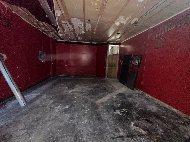 More Photos Of 1137 W Garfield Blvd, Chicago Storefront Retail Residential For Sale