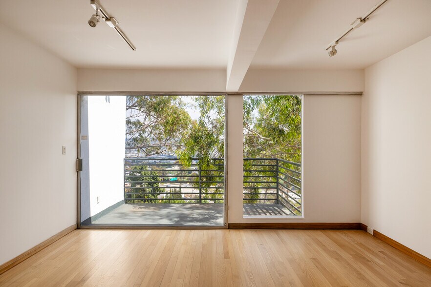 More Photos Of 2330 Silver Ridge Ave, Los Angeles Apartments For Sale