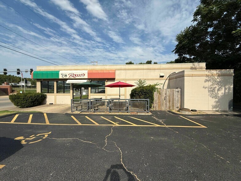 More Photos Of 834 E Division St, Springfield Restaurant For Sale