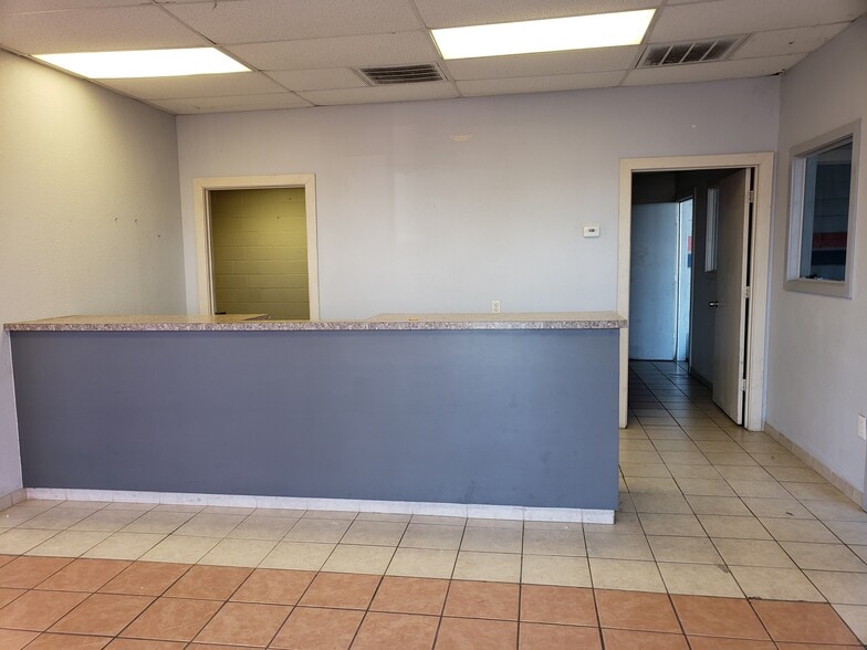 More Photos Of 3317 Inwood Rd, Dallas Auto Repair For Lease