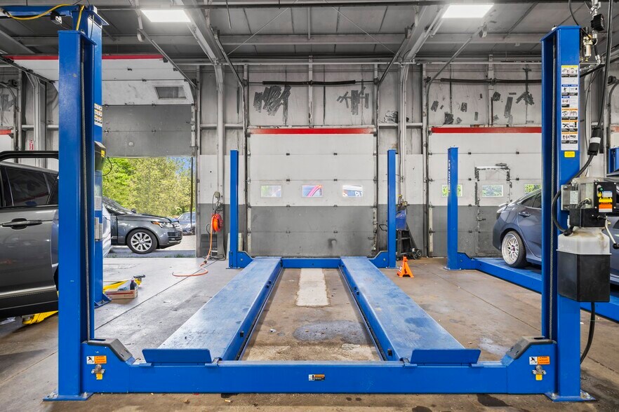 More Photos Of 512 W Center St, Manchester General Retail For Sale