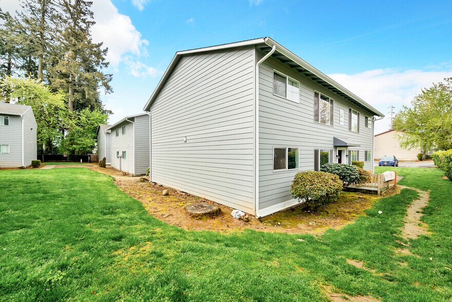 More Photos Of 16300-16400 E Burnside St, Gresham Apartments For Sale